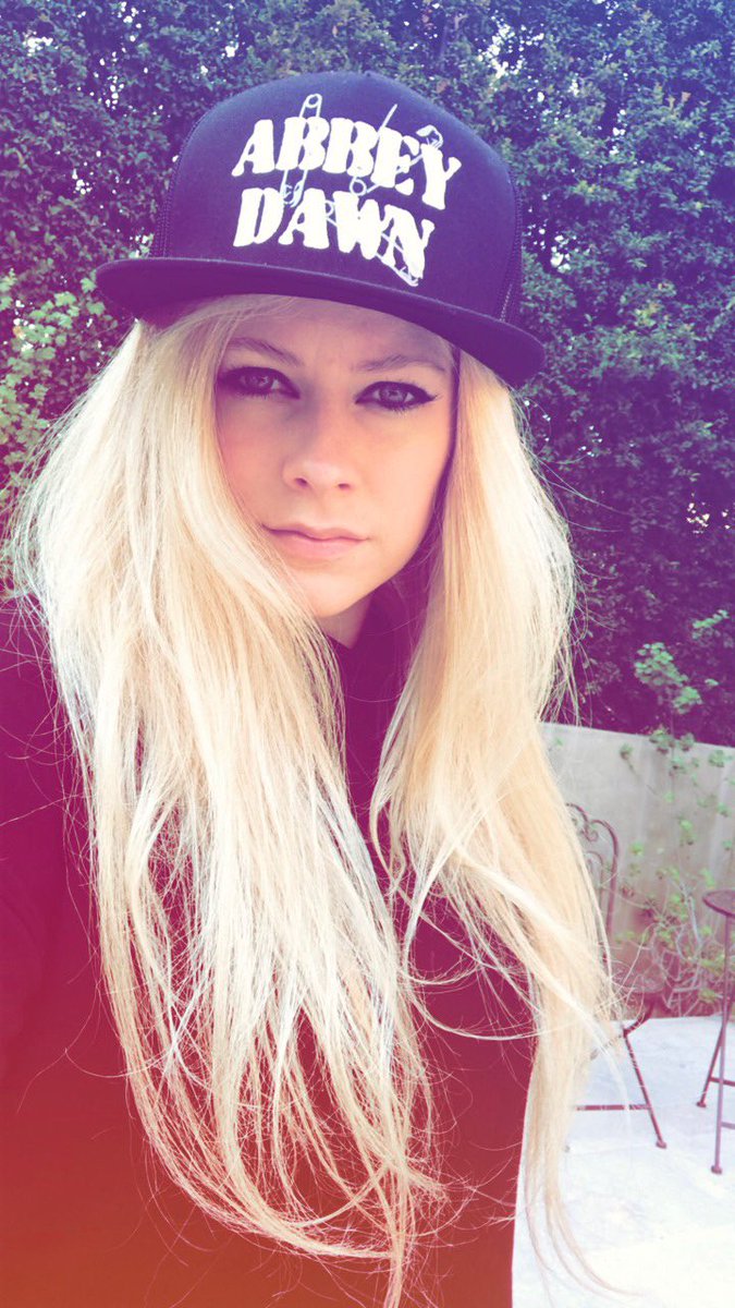 Avril Lavigne Taking A Few Days Off From The Studio Al6