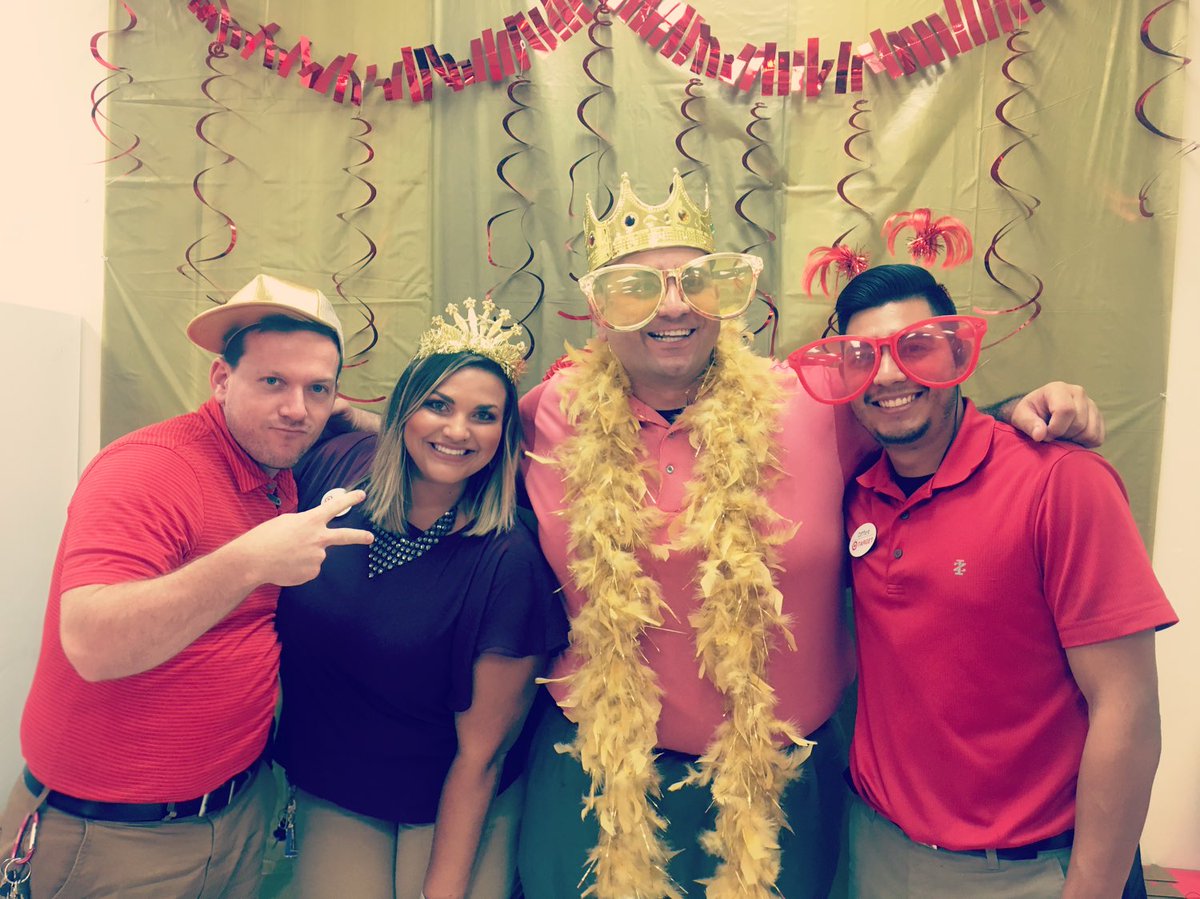 lujaynesims's tweet photo. Royalty loyalty redcard party! #allmypeeps #1316ETLs ❤️#photobooth @sonnylopez11 @cliffvazquez5 @Swartz9Eric @csedoris @MelodyWang8 https://t.co/B9eyw5QtQ7