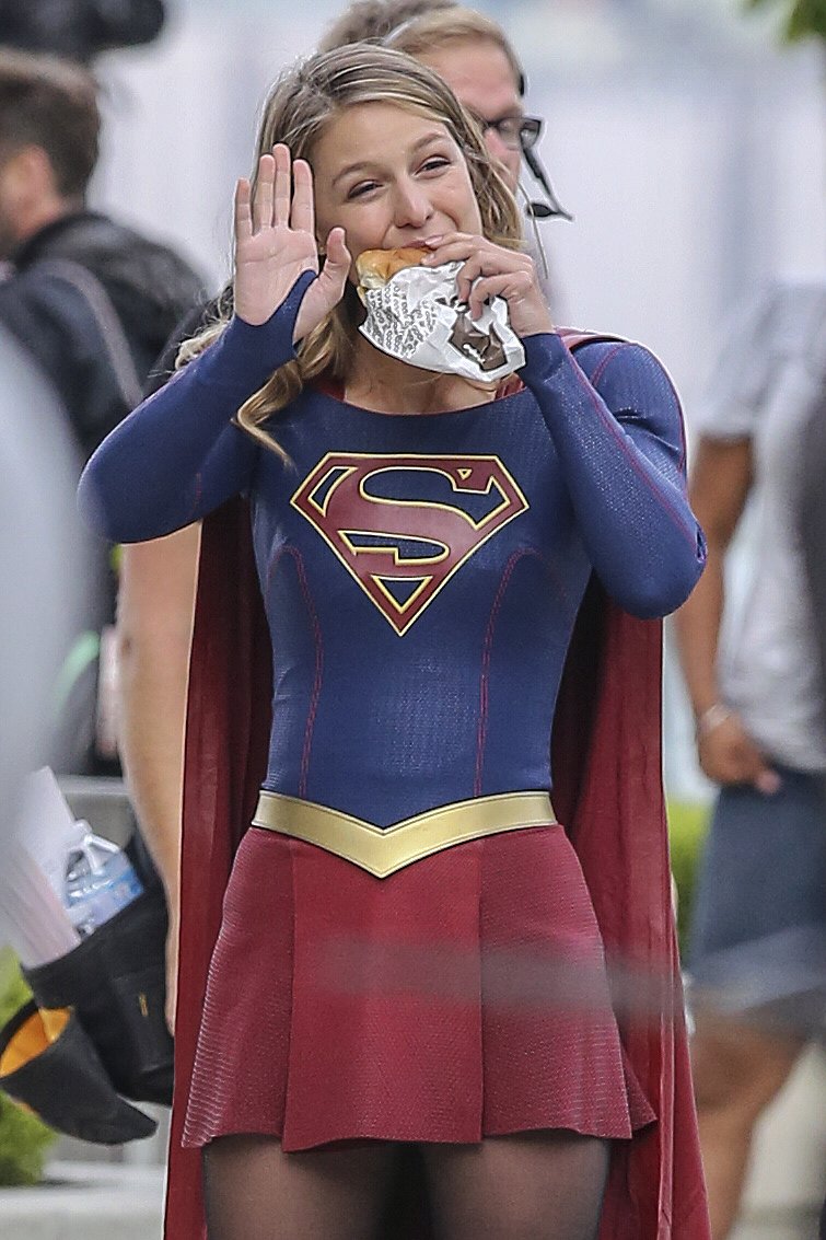 MelissaBenoistUpdate on X: New photos HQs of Melissa Benoist on set  Supergirl (July 16)t.copI5uLclqgD t.cosNz3tdZN6X  X