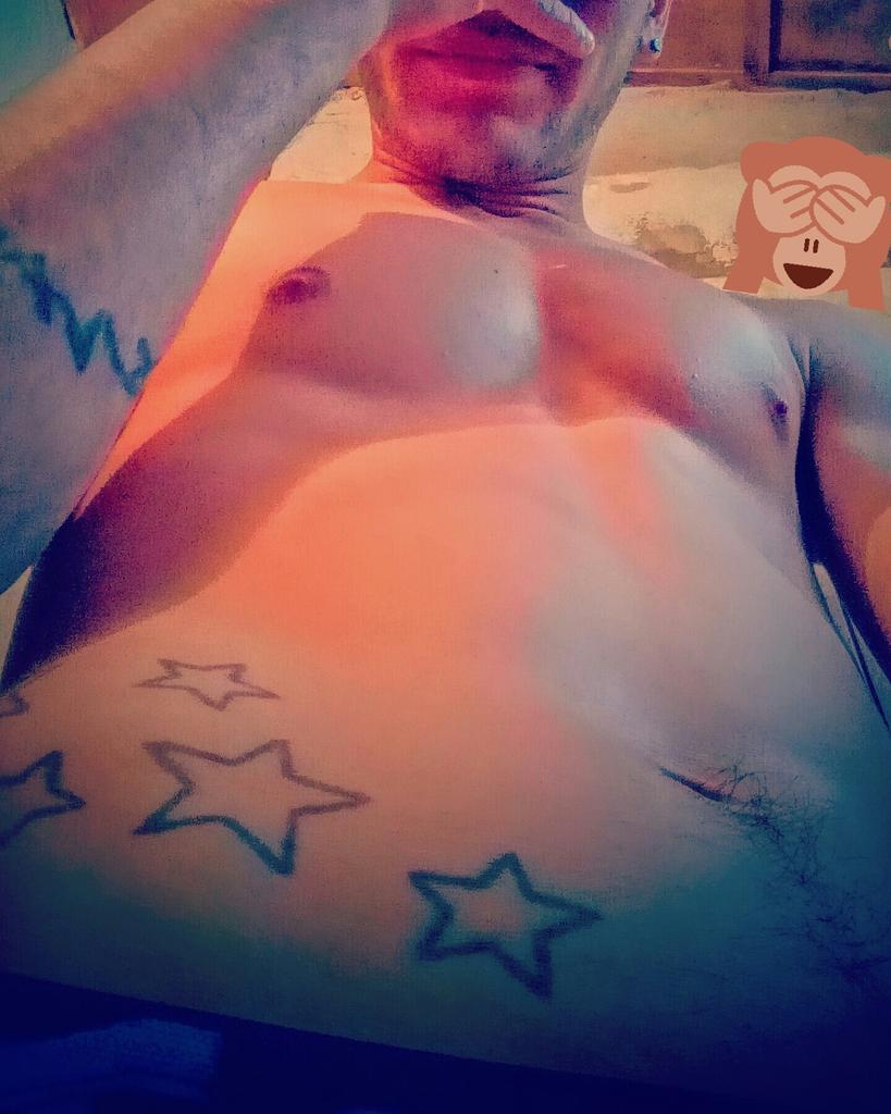 Yaeljoni41's tweet photo. Ya no te pienso todo el dia como anteees!! Se me serraron las heridas con alcohol 🍻🎶🎵 https://t.co/YEL5PtYWhX