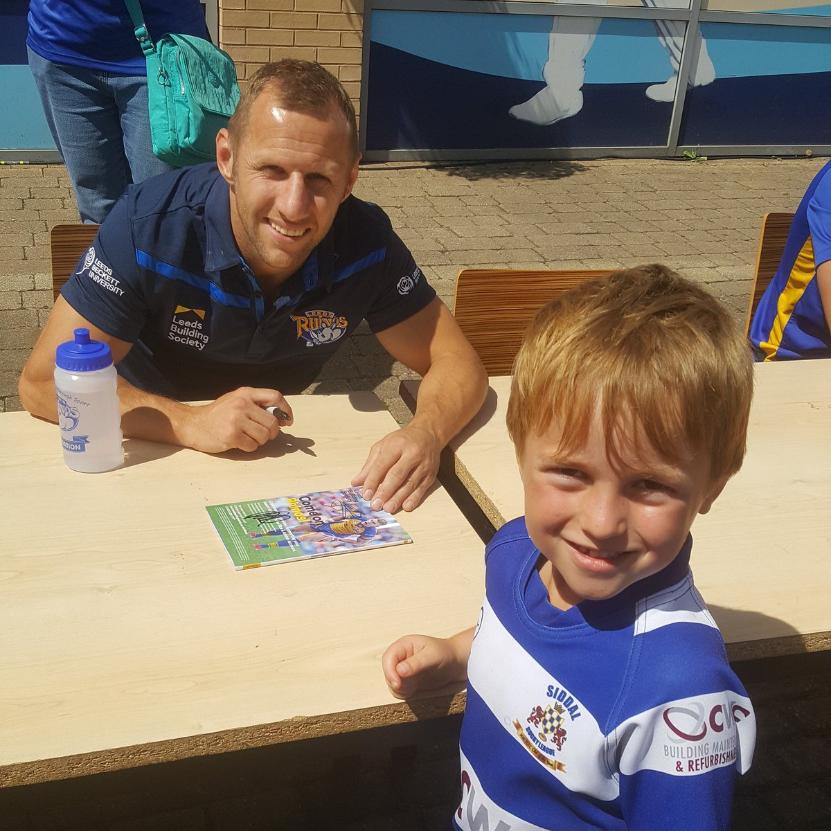 cheryl0385's tweet photo. @Rob7Burrow Great Day!! Thanks from Archie!!  Thanks for tonight down at Siddal too! Missed out on my selfie!! https://t.co/pxF5HW1wk6