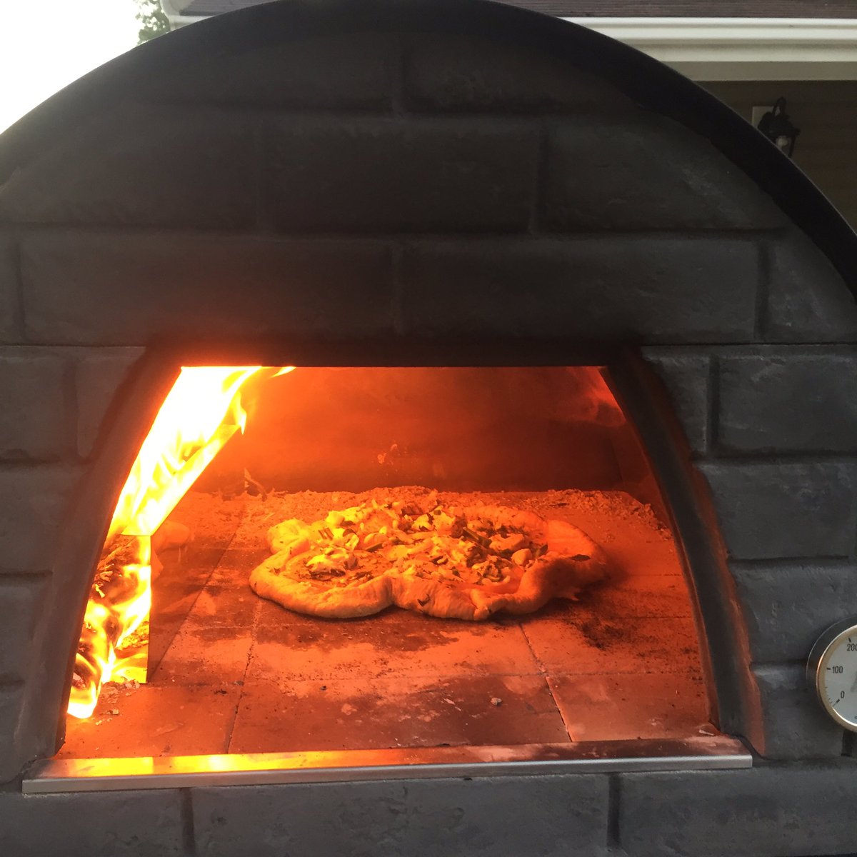 TheMicroRanch's tweet photo. Guess what's happening @TheMicroRanch. Join in with making some magic happen this year @ #PrairieVegFest.
#offgrid #woodfiredoven #cooking https://t.co/27jlQAkZs8