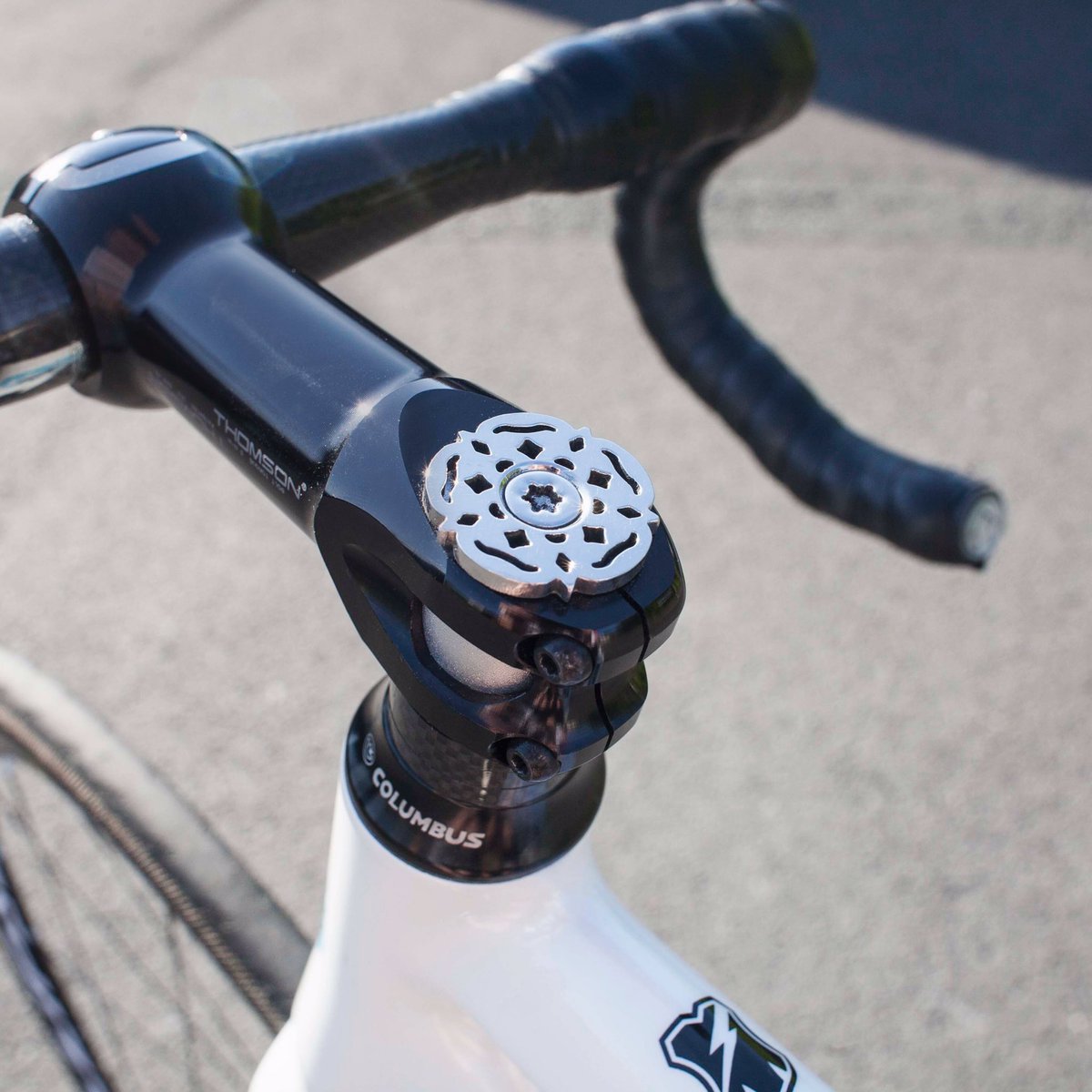 The ROSE Top Cap looking pimp on the Cinelli Parallax. Get yours now at lakesidecycleco.com ✌🏼
#cycling #MondayMotivation