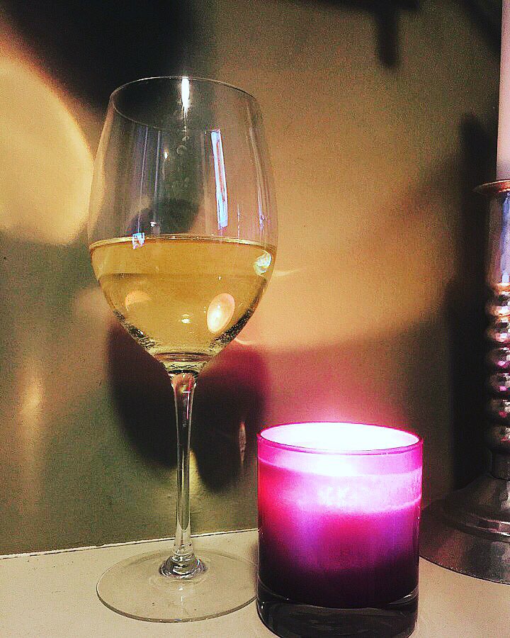 GetVineOh's tweet photo. Feet Up...Wine Down! 🍷Happy Wine Wednesday! #WineWednesday #vineohbox #ohrelax #ohfun https://t.co/31WYADsIQV