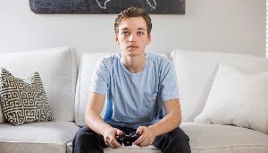 KnowYouGo's tweet image. Parents of college students: Is this really what you want to be paying for, as your student regularly skips class? #collegeparents #debt