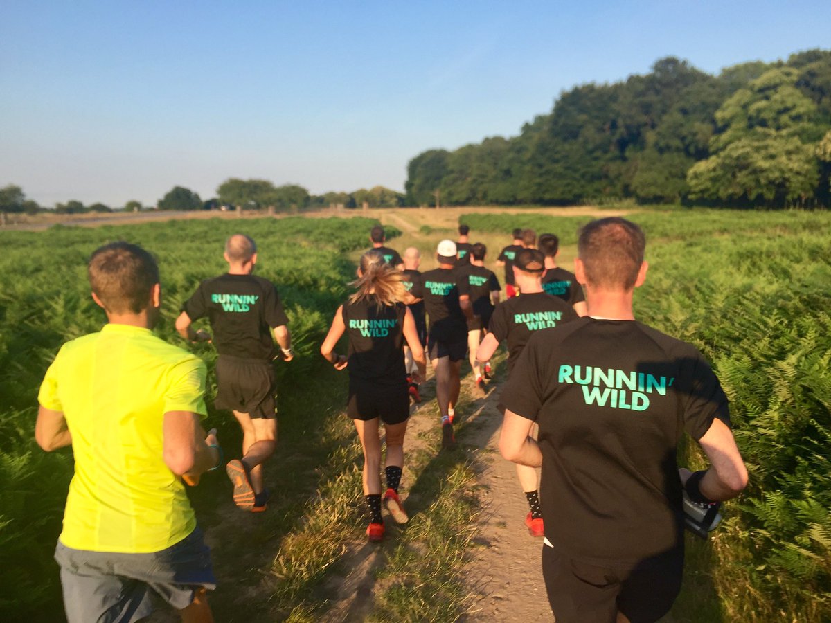 georgehardwick's tweet photo. Fun testing the new @SalomonRunning Sense Ride tonight. Thanks @wigglebikeshop for Q&amp;A with @lucybartholomoo https://t.co/g6cYNmMTzO