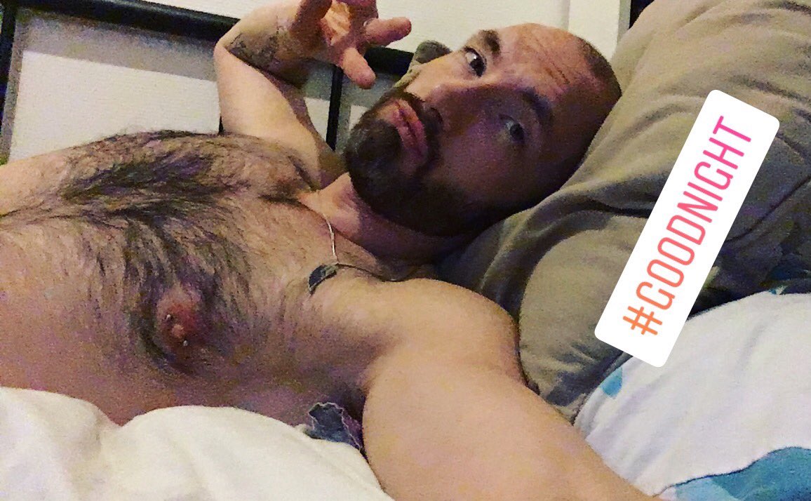 Angelus_78's tweet photo. Gros ๐ป vous souhaite bonne nuit ๐ #kisssss https://t.co/yTDxD7hNgu
