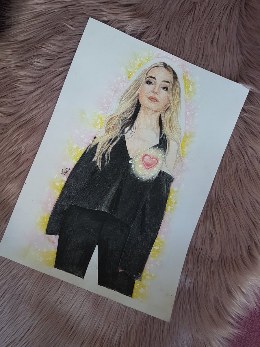 sabbymybby's tweet photo. @SabrinaAnnLynn I love you and your glowing heart💖 https://t.co/nlY0NO29rU