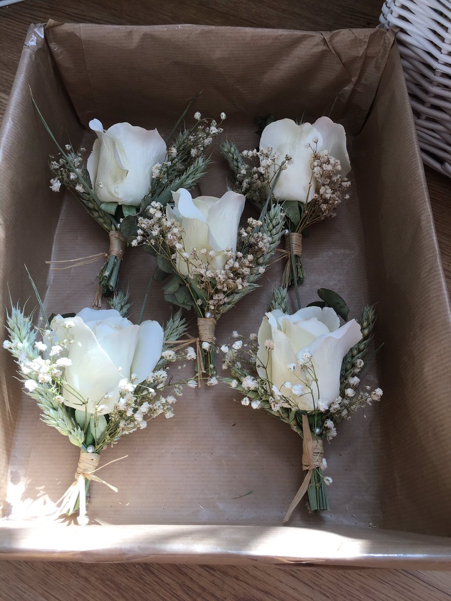 daisiesinpw's tweet photo. A very natural wedding Bocquet&amp;button holes headed off to Tuscany last week for a wedding #weddingflowers #Tuscany #florists #paddockwood https://t.co/wp6TkNTRN8