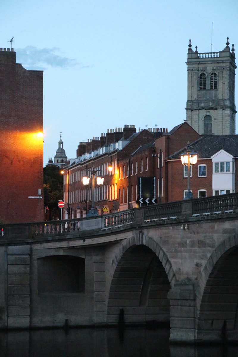 hemaka21's tweet photo. No sunset this evening. Still had a good walk by the river. #worcester #river7 #hemiphotography #worcpic @worcesternews @worcpic https://t.co/OiQvYGeQuq
