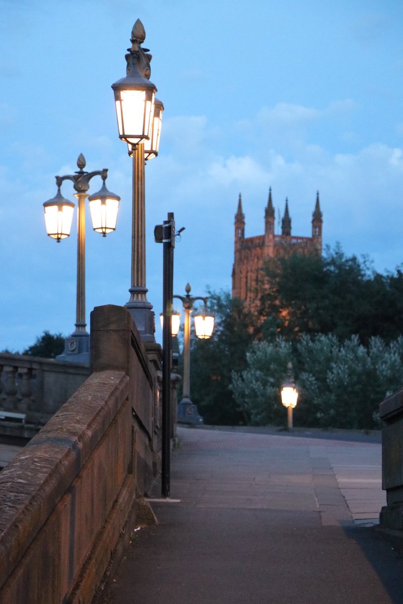 hemaka21's tweet photo. No sunset this evening. Still had a good walk by the river. #worcester #river7 #hemiphotography #worcpic @worcesternews @worcpic https://t.co/OiQvYGeQuq