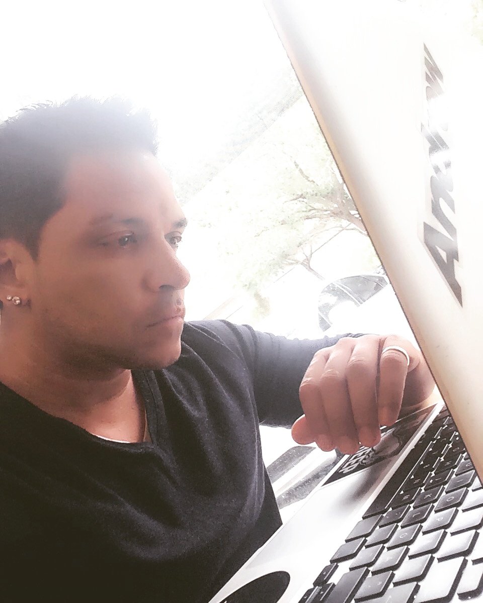 Dreams don't work unless you do 💪🏻💻🎶🎶 New music is on the way... ⏳ #hellasmusic