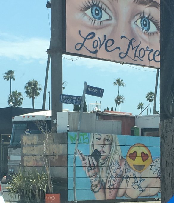 Luv the street art always poppin in the hood #venicebeach #MermaidLife #murals #PositiveVibes https://t<a href="/tag/venicebeach"class="tags">#venicebeach</a><a href="/tag/positivevibes"class="tags"><span>#positivevibes</span></a><a href="/tag/mermaidlife"class="tags"><span>#mermaidlife</span></a><a href="/tag/murals"class="tags"><span>#murals</span></a>