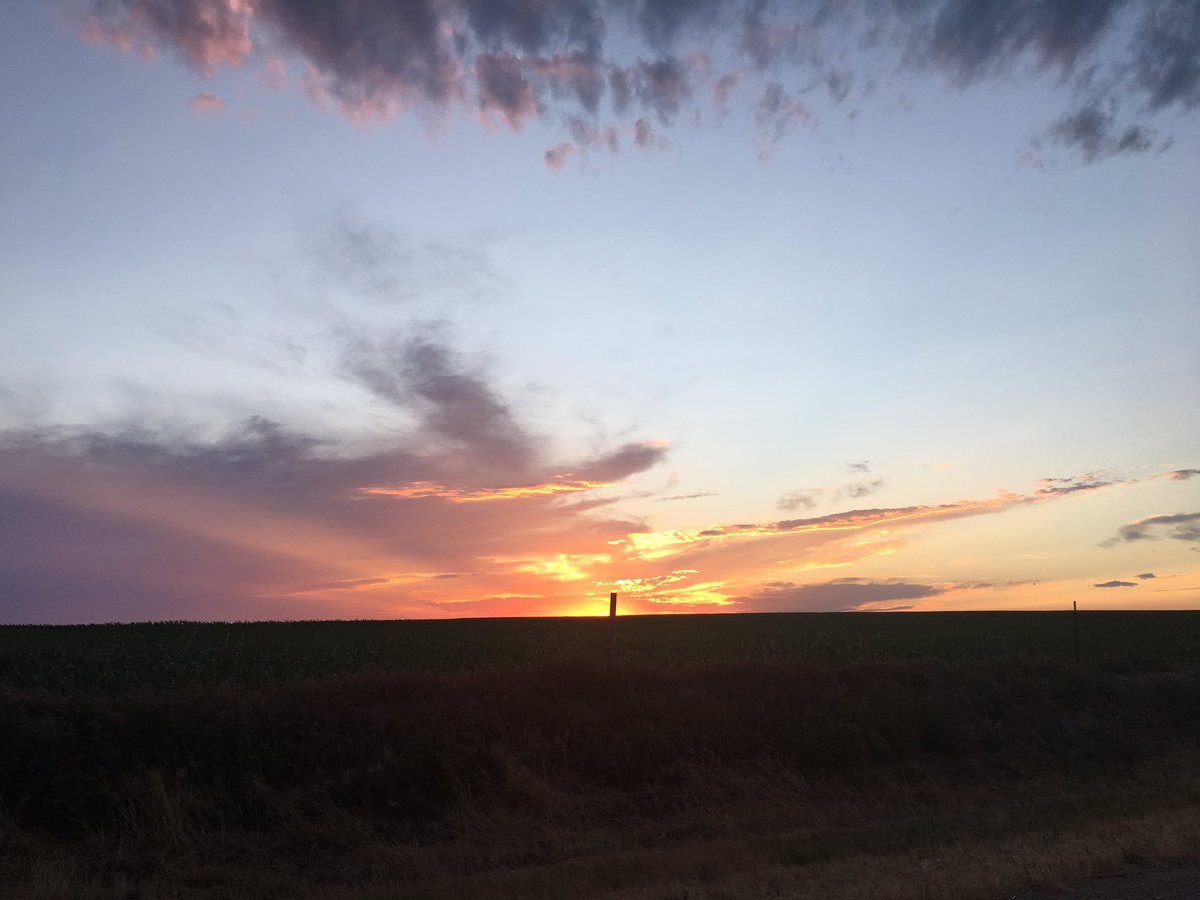 BrottMom's tweet photo. @ds106dc #tdc2002 My growlery- Nebraska terrain, and sunsets that awe! #diglitclass #myrefuge https://t.co/ZJhj2CEADn