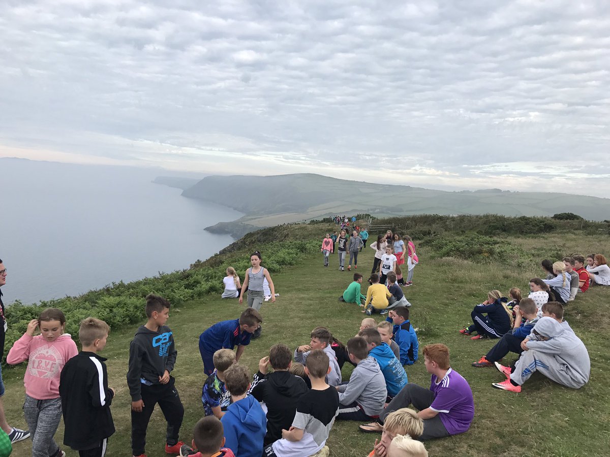 bl5_graig's tweet photo. Wedi gorffen ein diwrnod cyntaf yn Langrannog gyda taith ar hyd yr arfordir a hufen iâ ar y traeth. Nos da! https://t.co/HZgXgWF2zu
