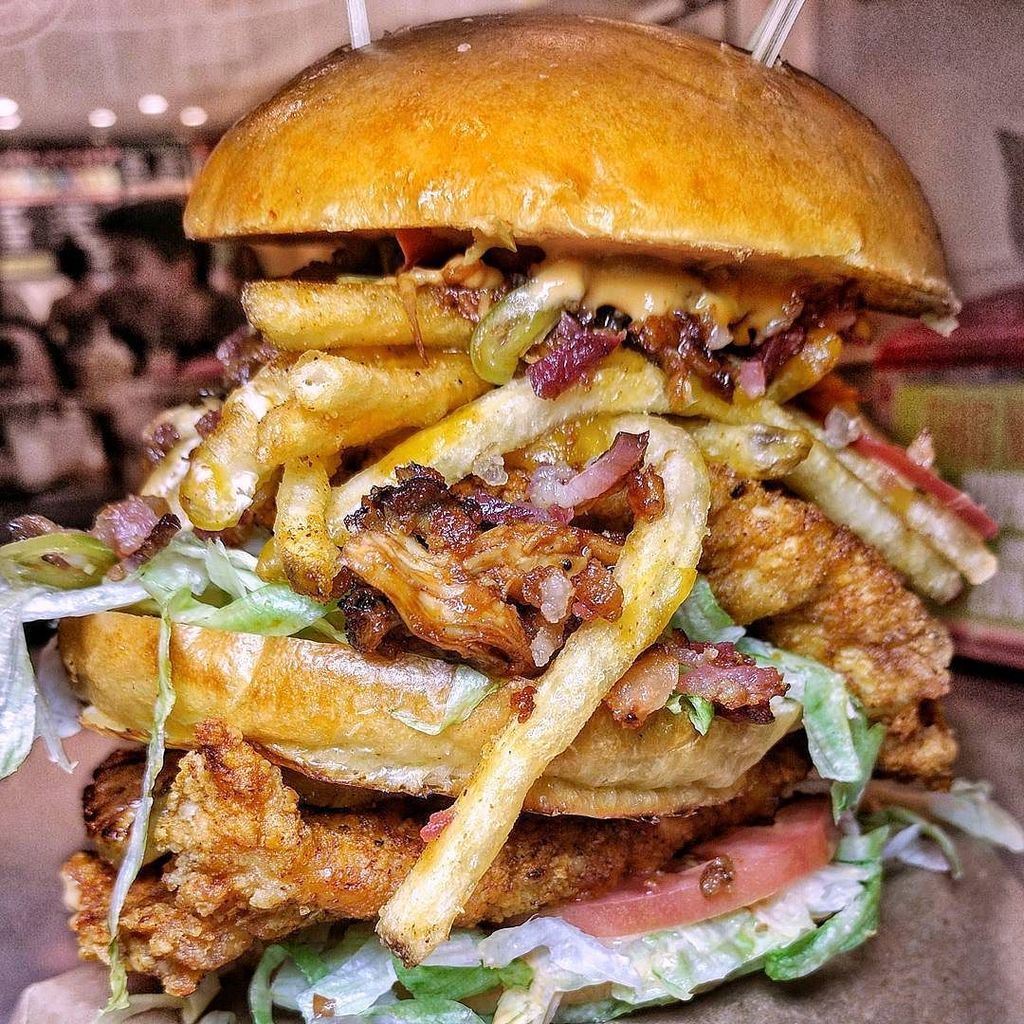 omgitsbomb's tweet image. 🐥 Tmrw's #NationalFriedChickenDay! Cry FOWL 4 #SMORGASBIRD @blueribbonfc #friedchicken #NYC ift.tt/2sNLgqh