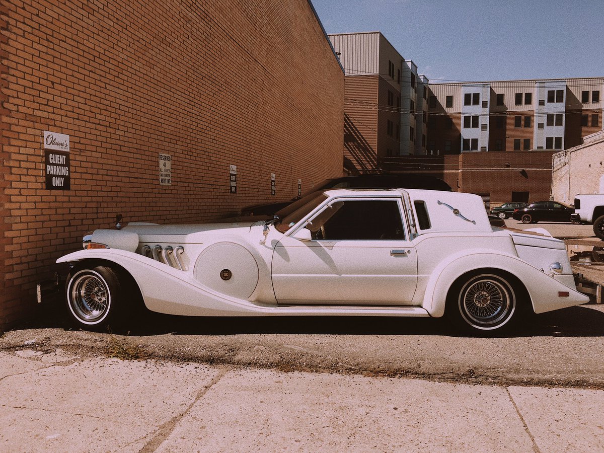 AngeCheese's tweet photo. Found this rad car downtown 🤘🏻 https://t.co/gekyLmLB9U