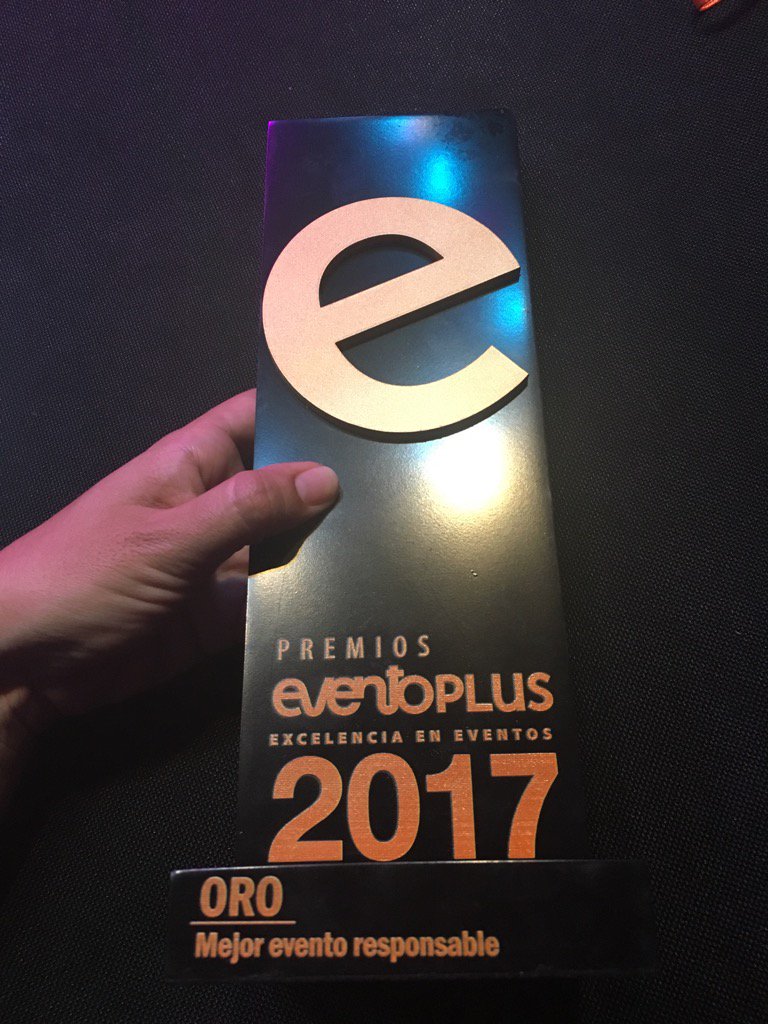 ElenaLpezRey's tweet photo. Tengo en mis manos el oro al mejor evento responsable por nuestros #premiosR #premioseventoplus @ecoembes @TBWA_es https://t.co/2030nYRlkR