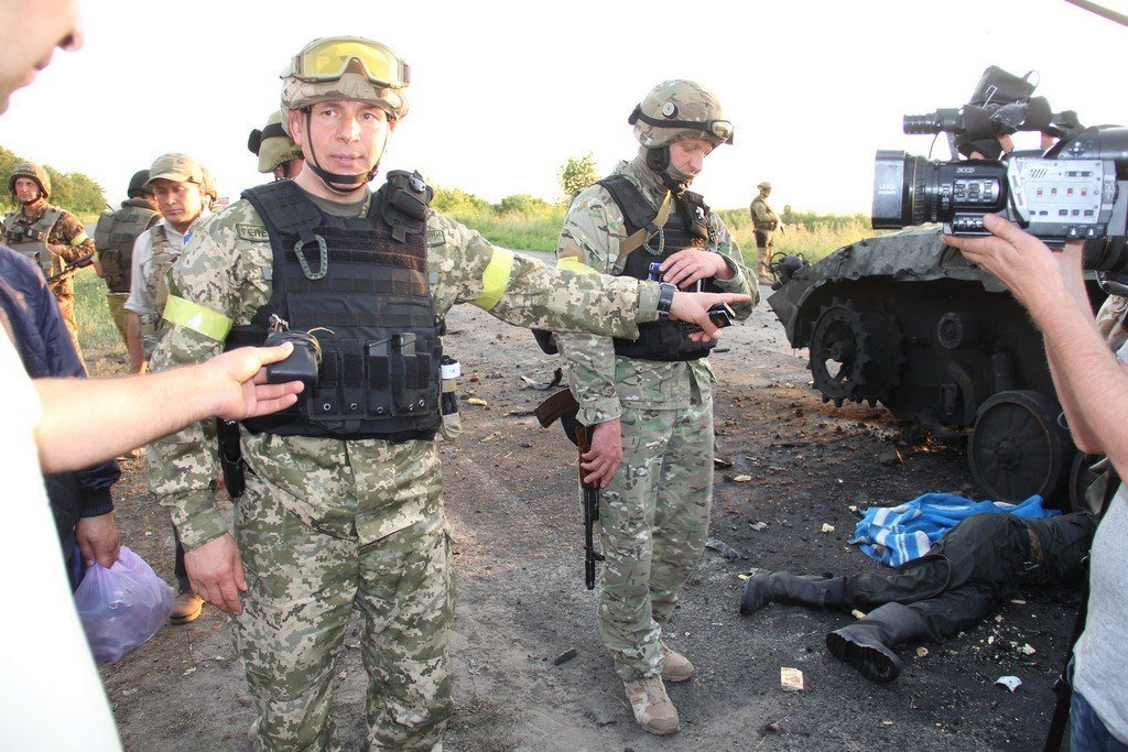 Потери украины видео. Украинская армия. Войска в Славянске.