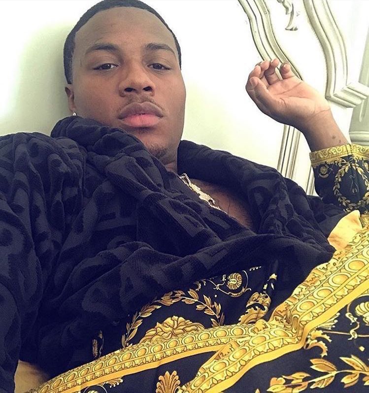 Joshua__Nash's tweet photo. Me refreshing Twitter, Insta, and Snap to see if Blac Chyna has responded to Rob Kardashian yet: https://t.co/IVTtkVJwJK