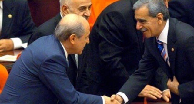 Üç genel başkan, üç fotoğraf..
Ortak isim Ahmet Türk.. Haydi söyleyin; kim, hangi teröristle beraber?