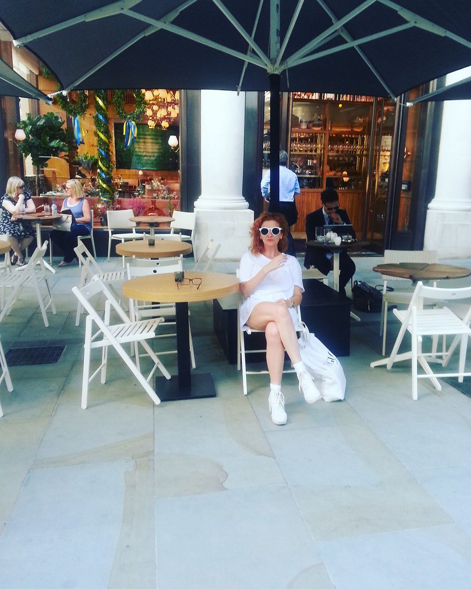 ButtonBeata's tweet photo. St . James's Market Ground Opening ! Thank you 😊💖 St James's London #stjamesmarket #StJamesMarket @NevilleMcC @stjameslondon @StJamesMarket https://t.co/tdqD51hjPo