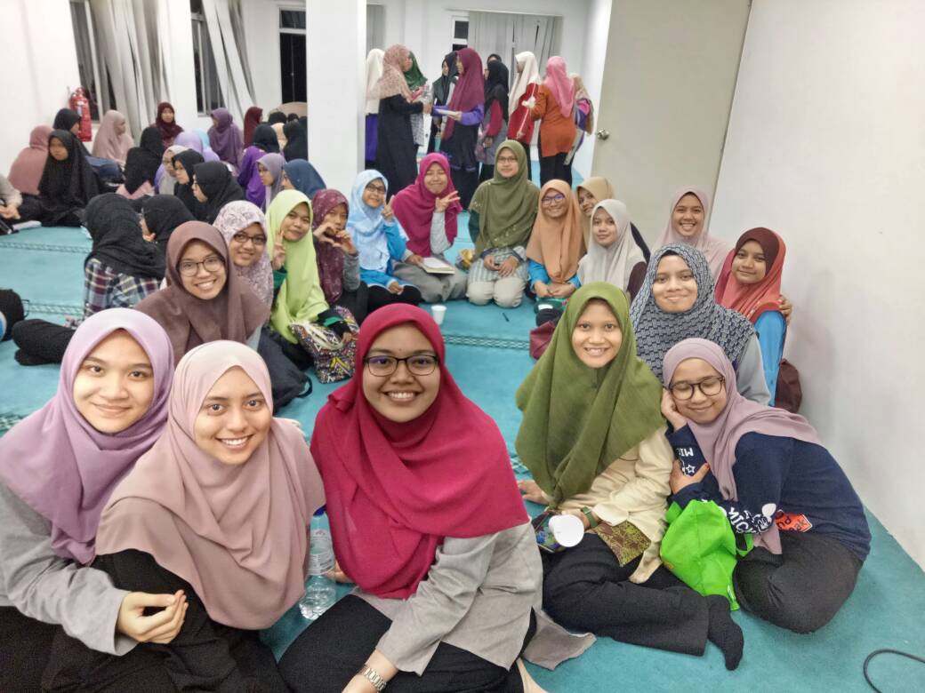 zakiahahmadfuat's tweet photo. Dengan harapan boleh menjadi doktor yg solehah dan berada di jalan Allah. (sentiasa ingat kepadaNya) AMIN
#senju17
#profaz https://t.co/qBSSJ2kn9R
