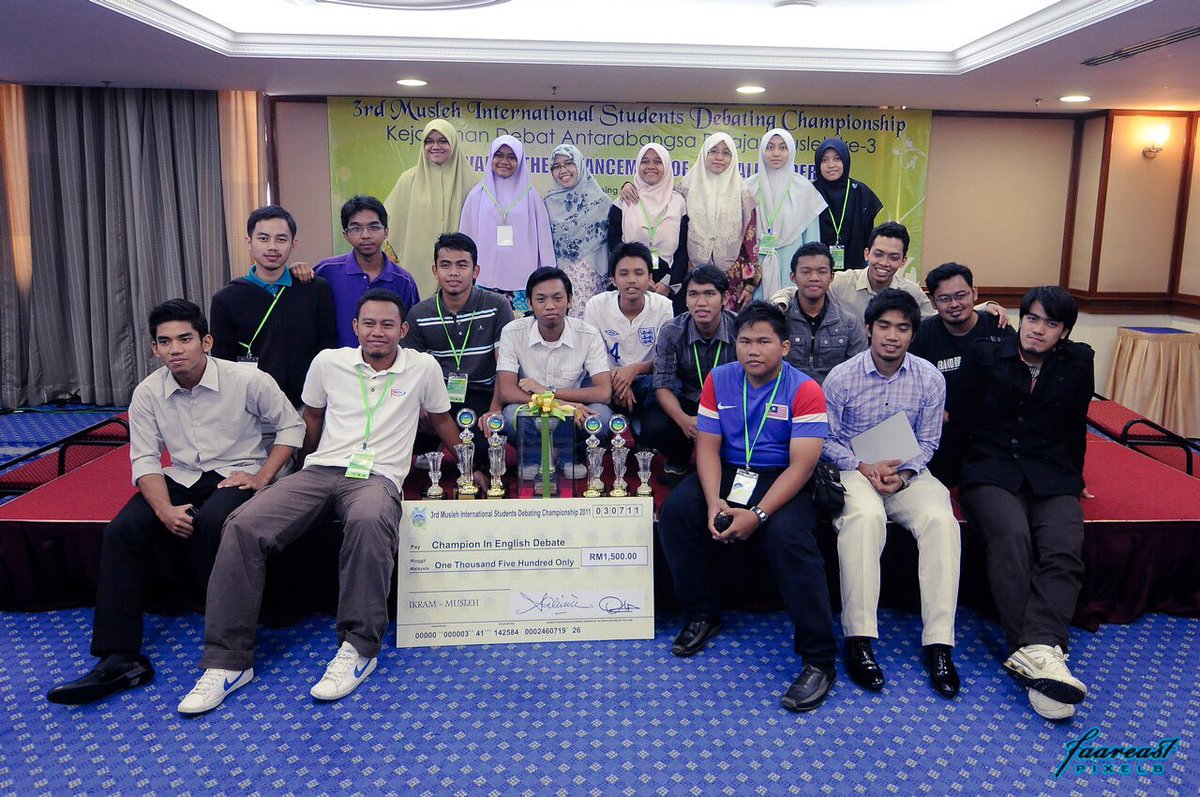 MHanifMNassir's tweet photo. #FamilyDePiKiR dan alumni. Masa ini, majoriti AJK #MISDC masih lagi berdarah Hidayah JB sebelum Anas Shafiee bawa masuk yang lain-lain. https://t.co/CX5RBy2u1D
