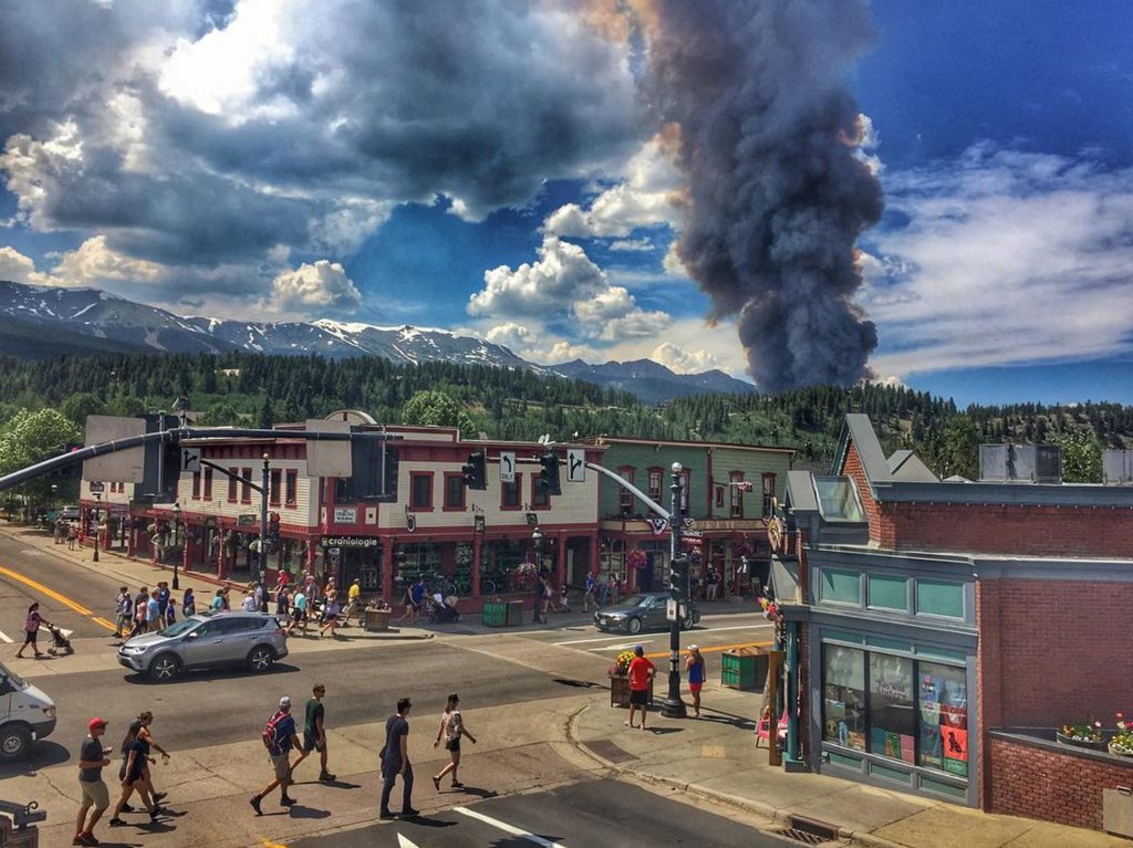 9NEWS's tweet image. Photo shows incredible work firefighters accomplished in 1 hour near Breck on9news.tv/2tJIsiC