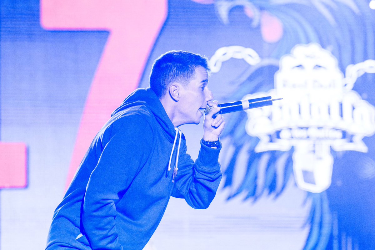 redbullbatalla's tweet image. "No pasa nada ponte de rodillas/Desde el 2009 me aparezco en todas sus pesadillas" @SkoneBigFish bit.ly/2tivTKh #BatallaDeLosGallos