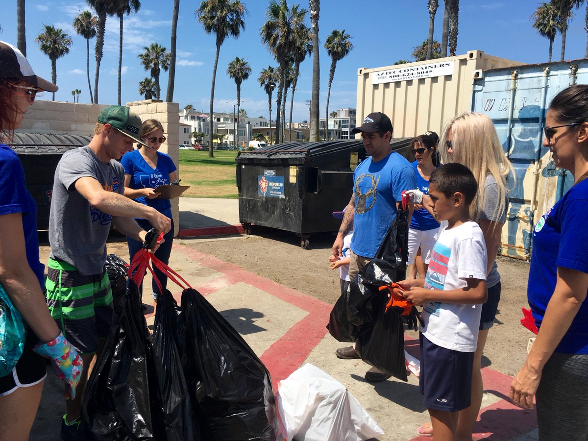 unacuhcp's tweet photo. UNAC/UHCP Sharp RNs at this morning's @SurfriderSD's event for #CleanWaterHealthyBeaches #CommunityService #BeyondTheBedside #NursesGiveBack https://t.co/sIc6bTYNCu
