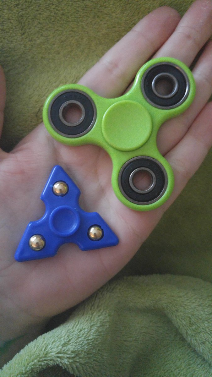 ParfBordelique's tweet photo. Liam (3 ans et demi) est très content que j'aie trouvé un #FidgetSpinner  à sa taille. 😊😅 https://t.co/brDK8zMVBt