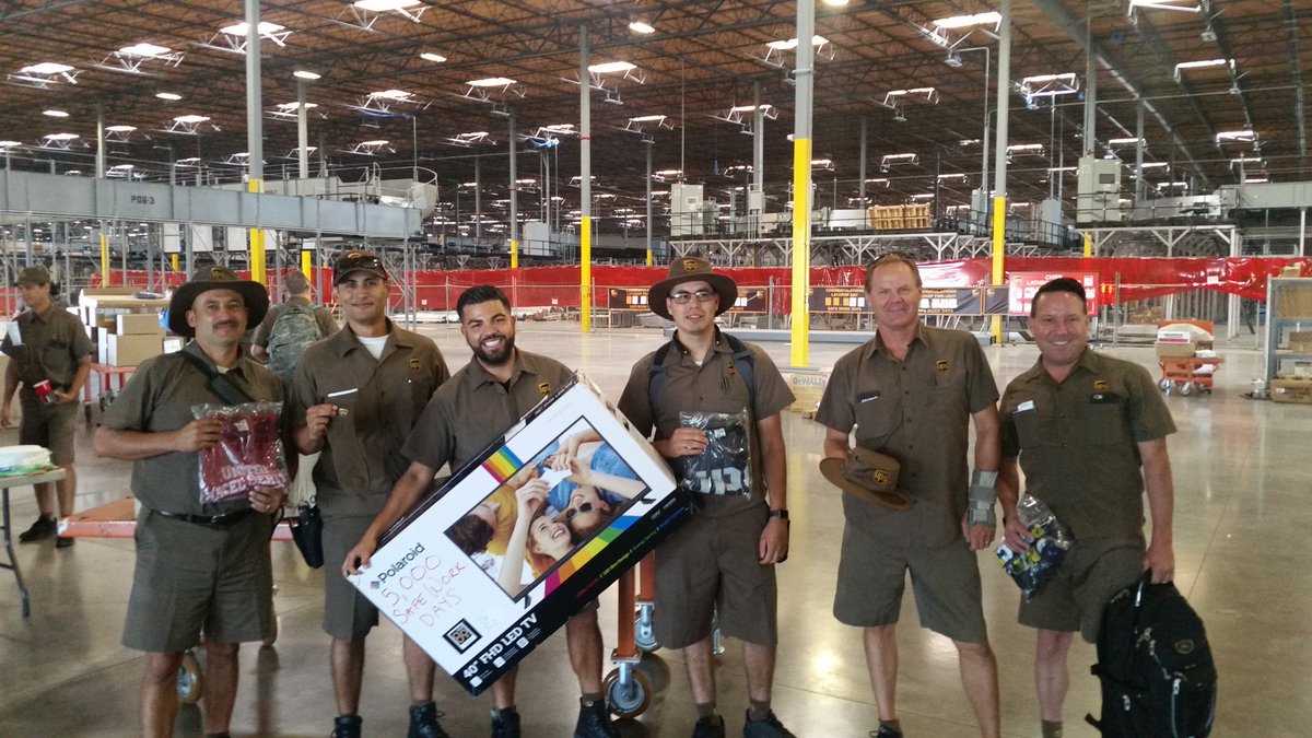 RyanPerraultUPS's tweet photo. @NorthCalUPSers Lathrop Package celebrating 5,000 safe work days! Keep it up guys! https://t.co/CeIZpAI7BZ