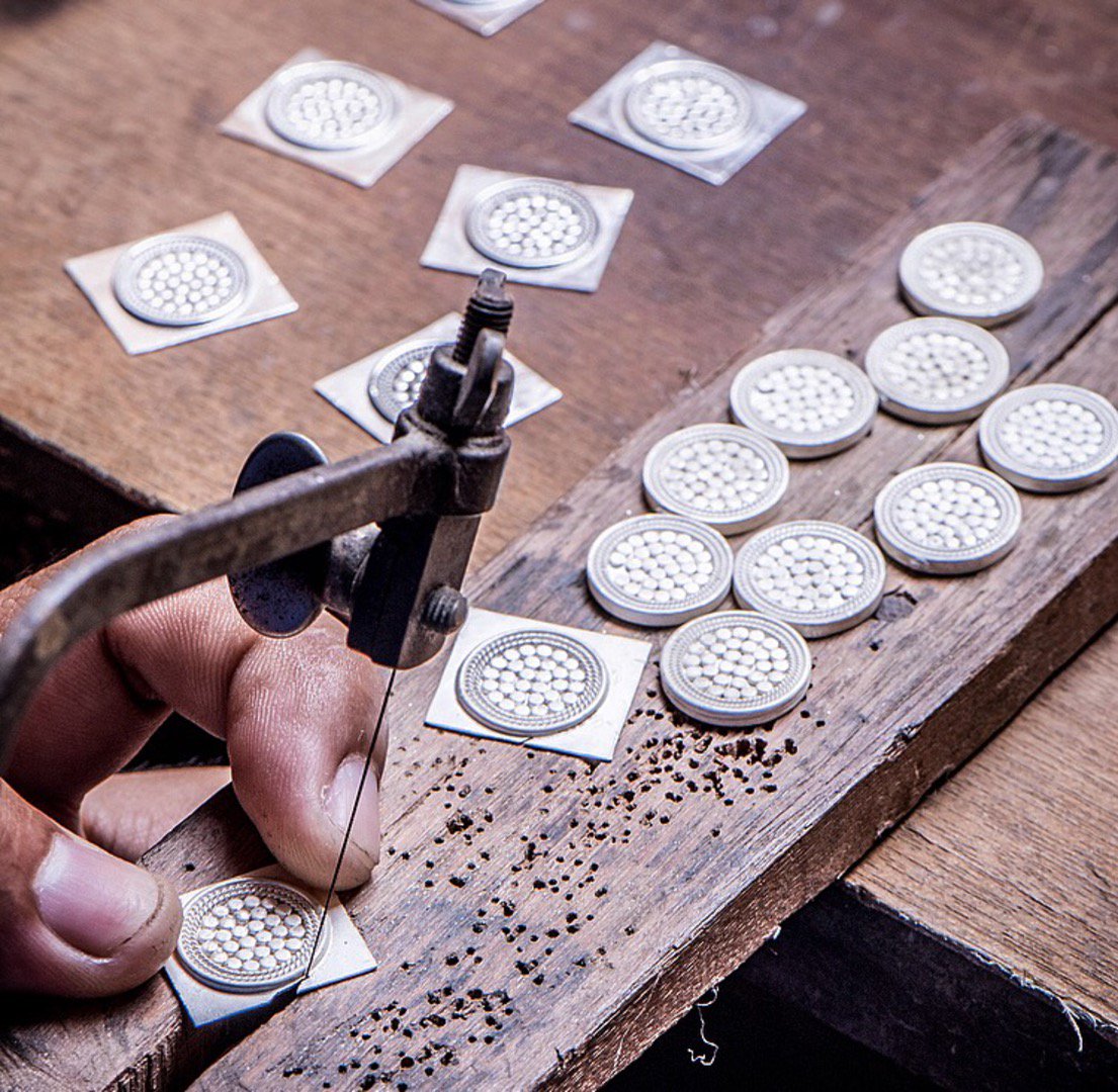 annabeckdesigns's tweet photo. Handcrafted from the heart โค๏ธ #baliworkshop https://t.co/iCqCuhq5xq