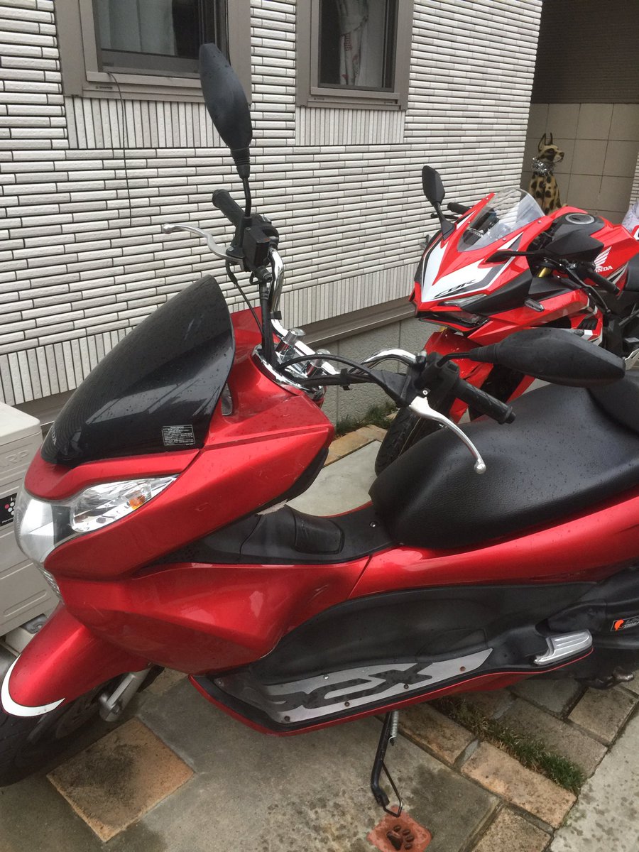 ロンミソ V Twitter Pcx125 Cbr250rr やっぱり赤が好き 日産リーフ も赤にしようか迷ったけどエアロスタイルの黒にやられた