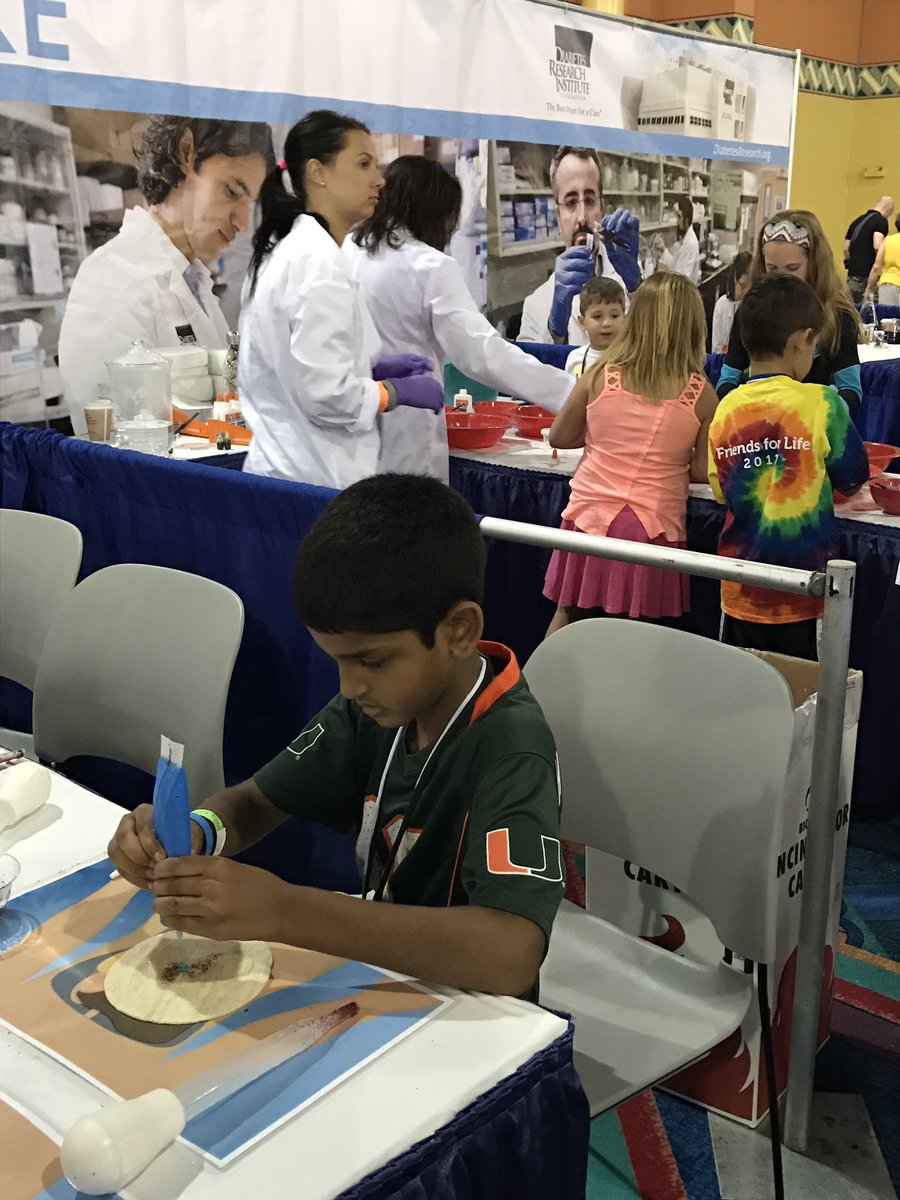 Diabetes_DRI's tweet photo. #CWDFFL2017 #DRILabKid https://t.co/nlz7oXU4nb