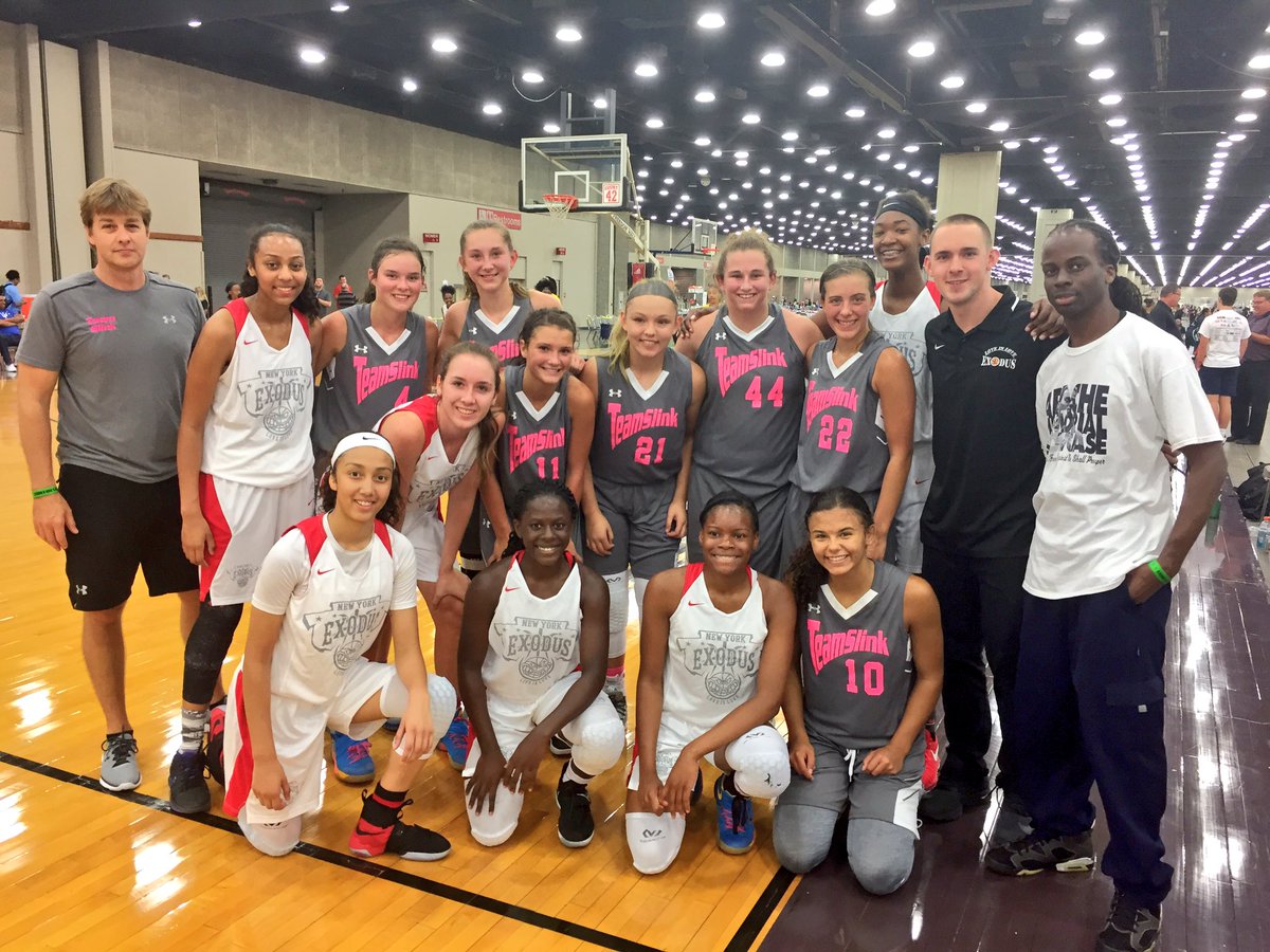 SEUnited_Elite's tweet photo. Had to give a quick history lesson.  @Exodushoops vs TeamSlink. @ms_slinkz https://t.co/ha6ef9p89x