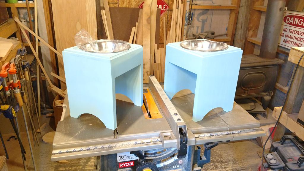 brock_usa's tweet photo. Raised platform dog dish. Made in USA https://t.co/C7O7IoN1vp