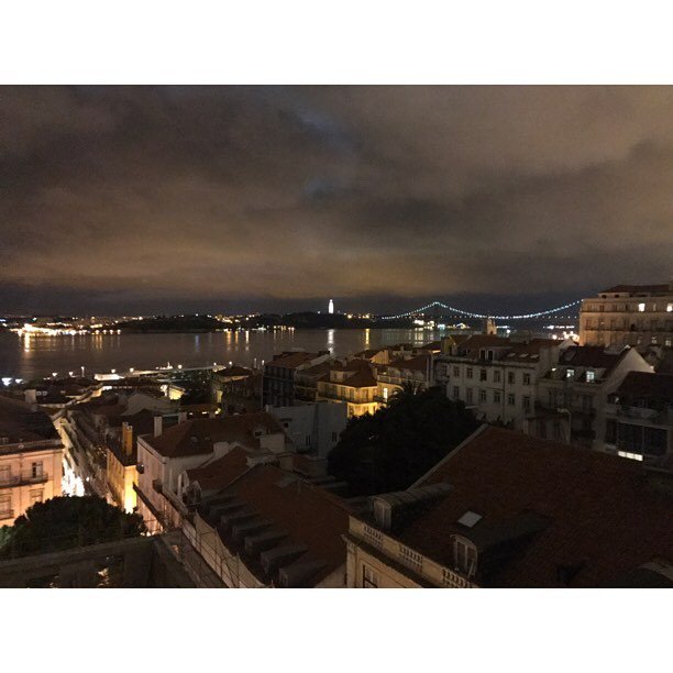 GetFitByNik's tweet photo. Lisbon lights 🇵🇹🌃#nightlight #lisbon @super_lisboa https://t.co/0LP9O6lRBA