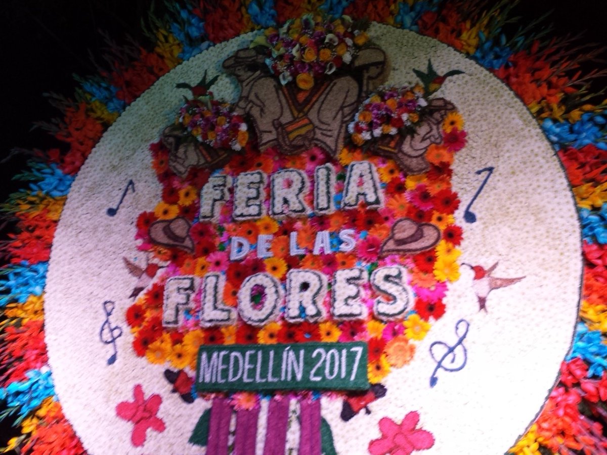 Desde ya Medellín..florece con la Feria de las Flores..."HECHA PARA VOS", 28 Jul al 7 Ags... Admon Mpal...EPN16 años