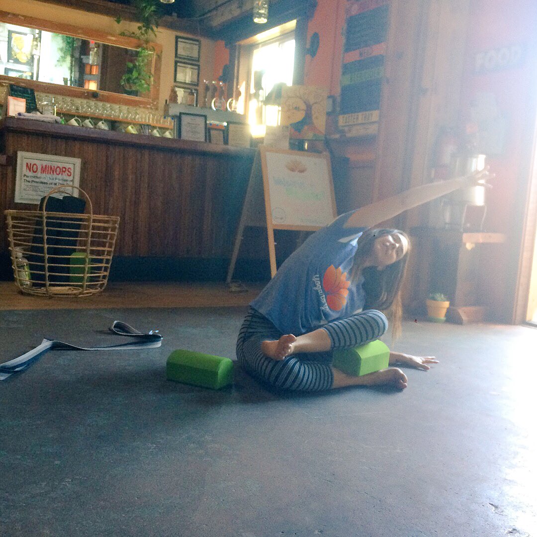 YogatoYouPDX's tweet photo. Cheers! Come to #fizzyasa this Saturday (7/8) at 10:30am! Save your spot: https://t.co/n8qWZzgi7g #pdxyoga #pdxsummer #taproom #brewyoga https://t.co/PS3uzbw4Bn