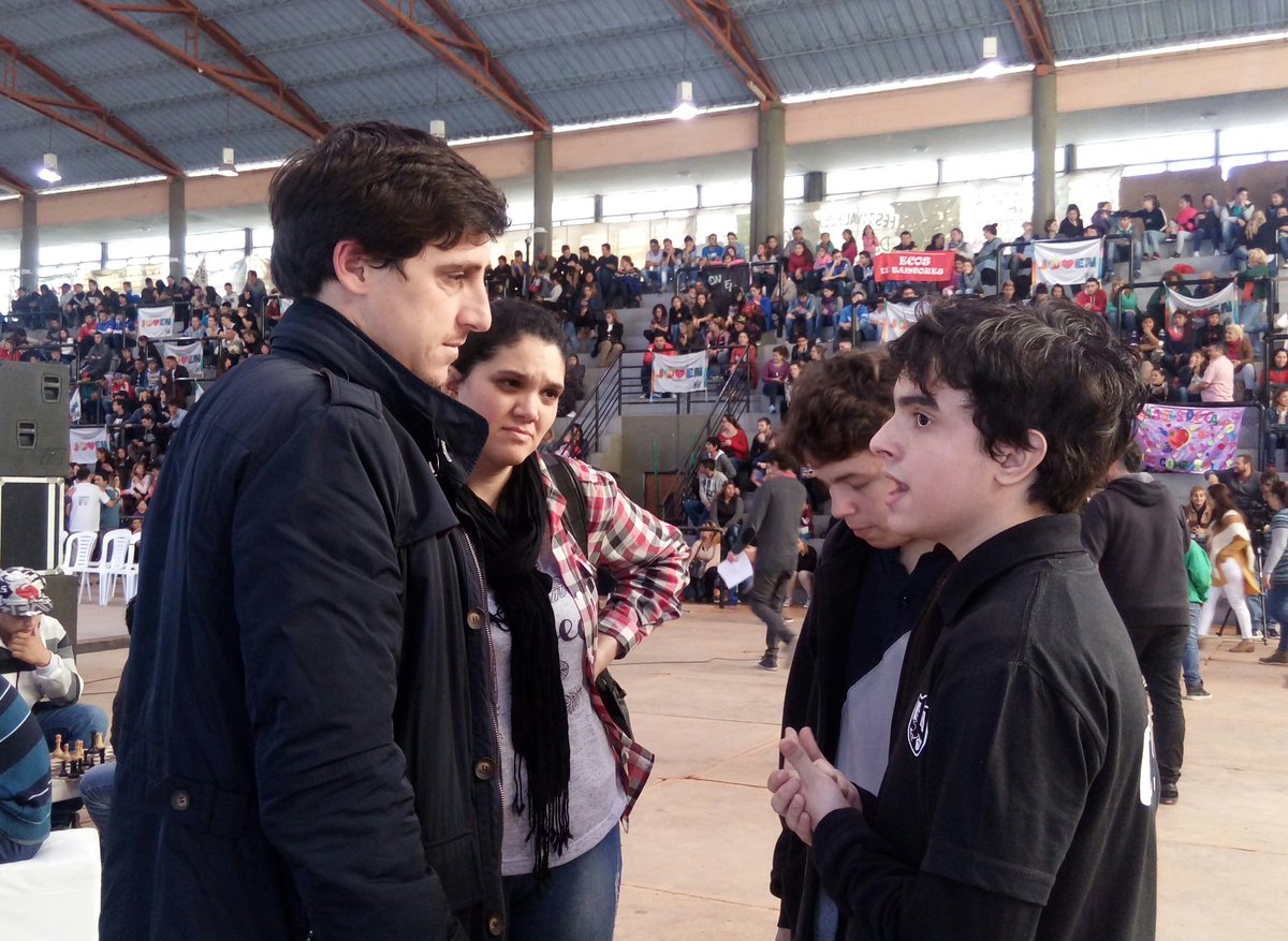 Cesab2015's tweet photo. ¡Fuimos premiados en ingenia! Almirante verde es un hecho, ¡juntos vamos a mejorar la escuela! #Almiranteverde #Ingenia @gabinetejoven https://t.co/qsr59oRBZq