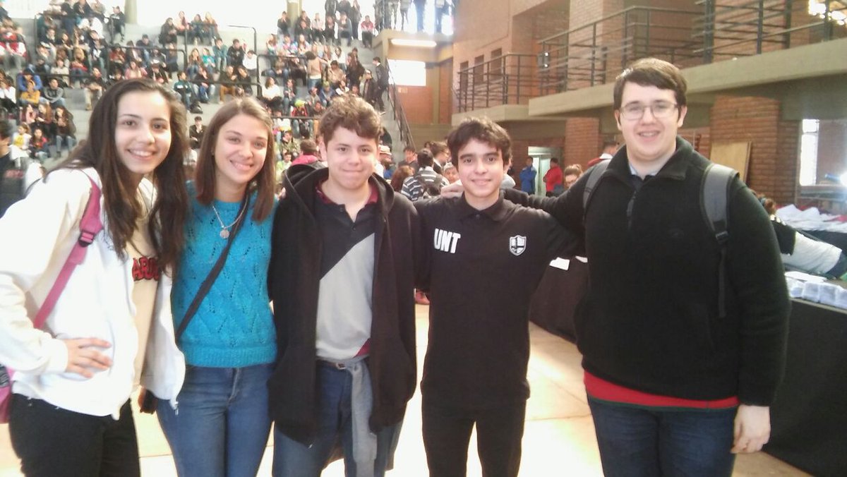 Cesab2015's tweet photo. ¡Fuimos premiados en ingenia! Almirante verde es un hecho, ¡juntos vamos a mejorar la escuela! #Almiranteverde #Ingenia @gabinetejoven https://t.co/qsr59oRBZq