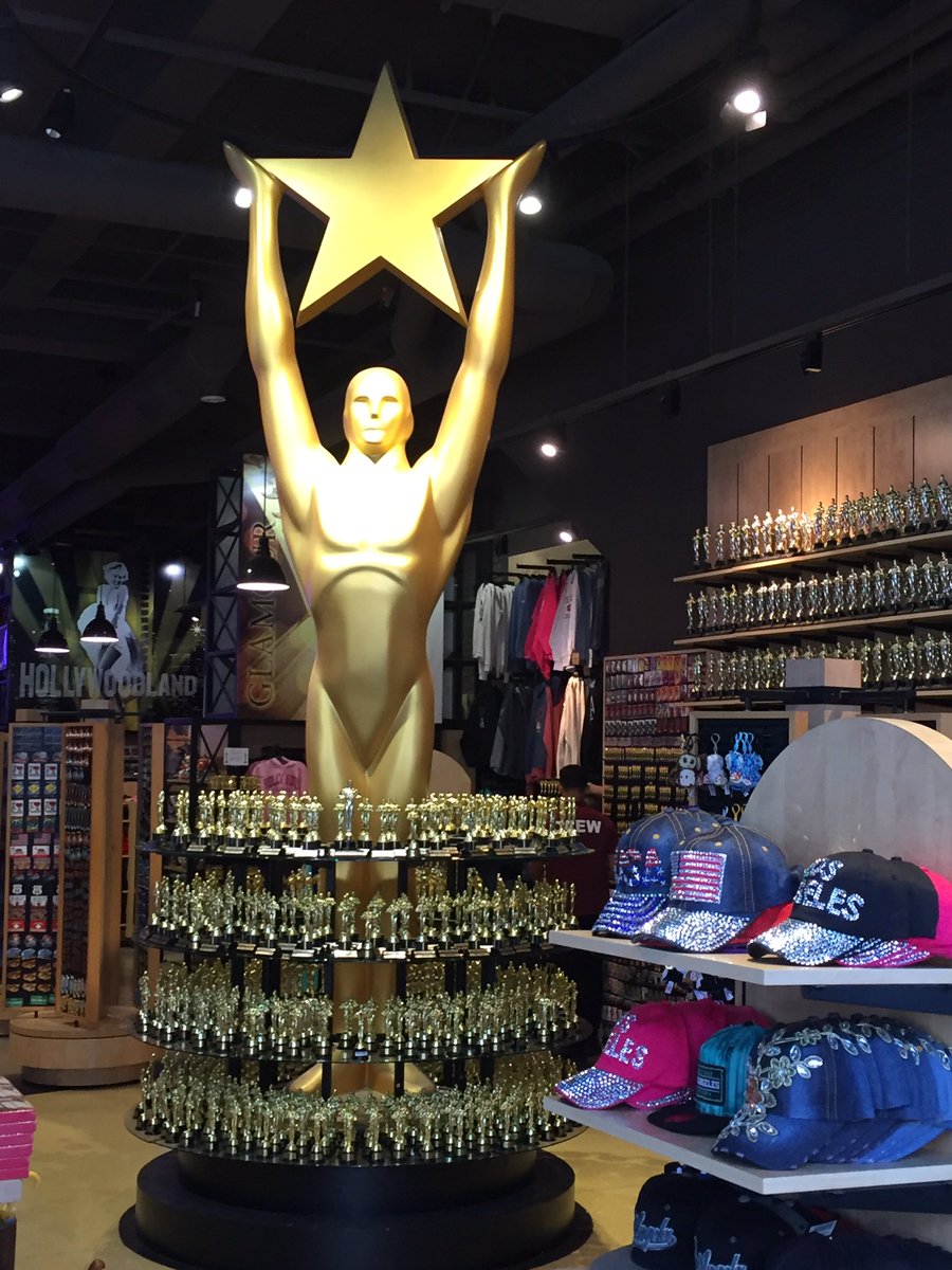 newietraveller's tweet photo. The tawdry glamour(???) of Hollywood Boulevard #Hollywood #Hollywood7 #LosAnglesExplore2017 https://t.co/QJYlswC9yz