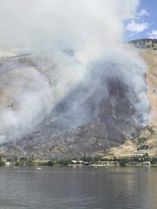 Wenatcheeworld's tweet image. No structures lost in #MitchellFire. Level 2 evac. still in place for Badger Mtn. wwrld.us/2uLzL4j #WAWildfire