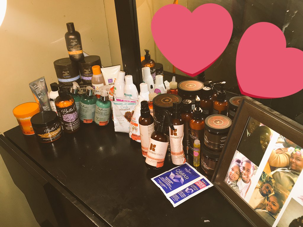deejjaaj's tweet image. The life of a natural girl😍💕 #AsIAm #CurlsUnleashed #SilkElement #sheamoisture #kimblebeauty #bellacurl #africanpride #Twaajid #darknlovely