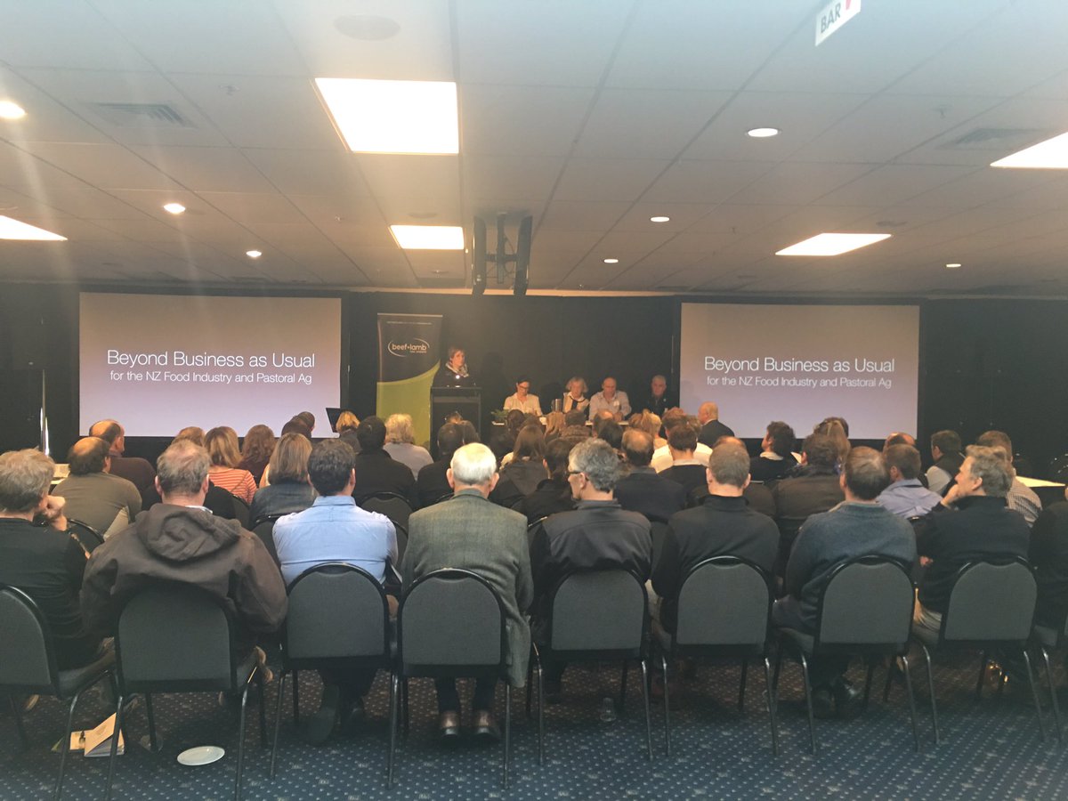 BLNZNSI's tweet photo. Panel discussion time!! The future of food. This is going to be a great session. #farmsmart17 https://t.co/I1krPbtU28