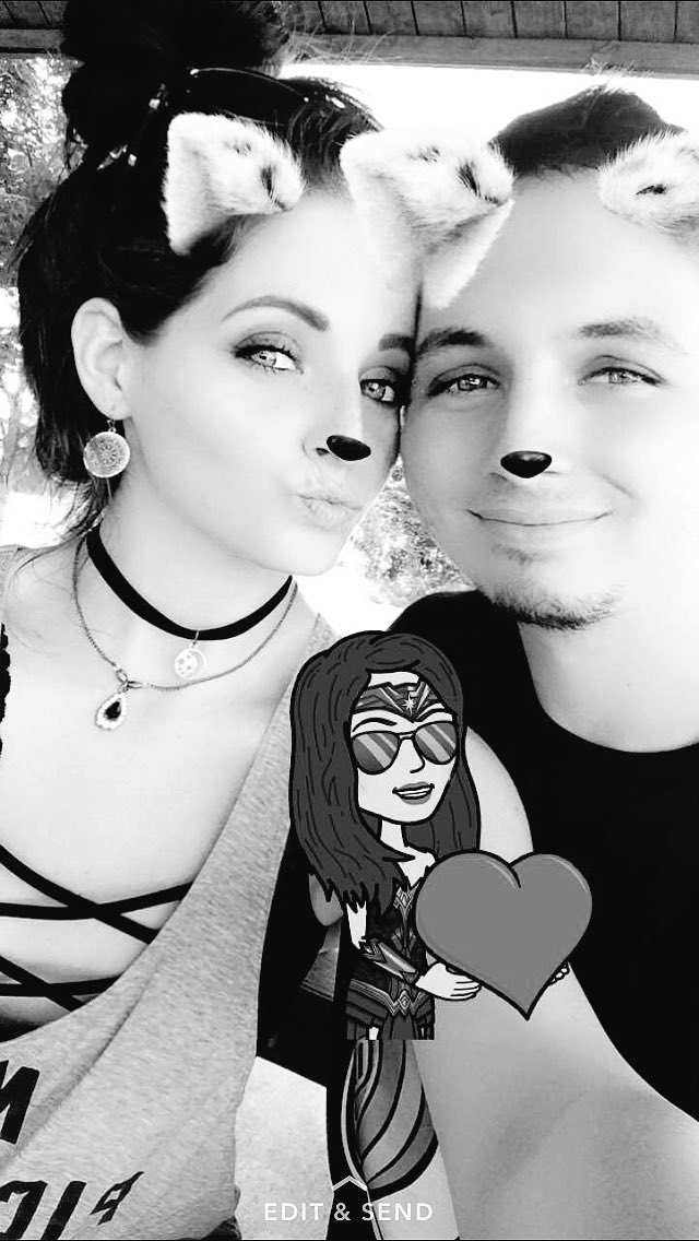 bethanyxox_h's tweet photo. Addicted to US 🖤 https://t.co/zu7qHnrrhZ