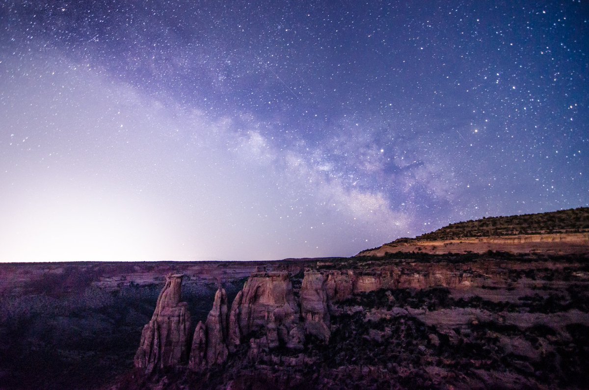 AliciaPiavis's tweet photo. Can't get enough of the #milkyway over #Colorado National Monument :) #nightphotography #Astrophotography #landscapephotography #travel https://t.co/viPd9cEfKr