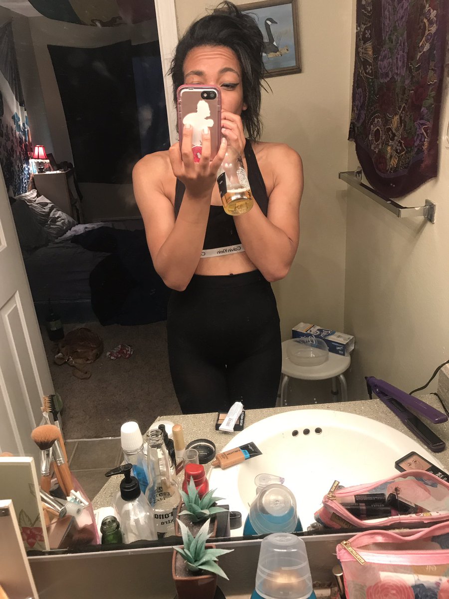 baseandra's tweet photo. #buffarms #beer #cerveza #corona #blackeverything #cutiewithabootie #4thOfJuly https://t.co/ZQttSuv6nx